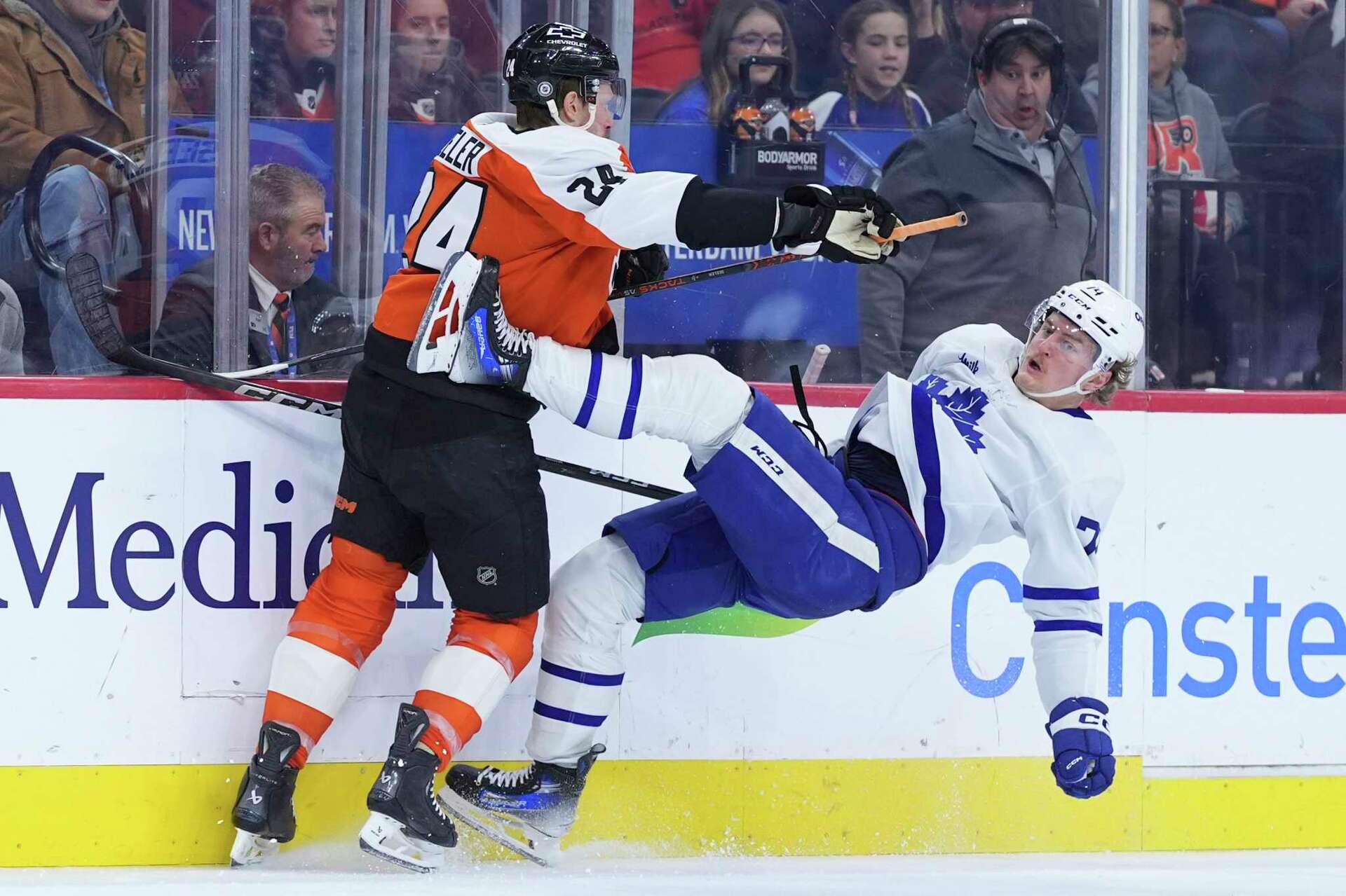 Matthews, Tavares lift Toronto Maple Leafs to fifth straight win