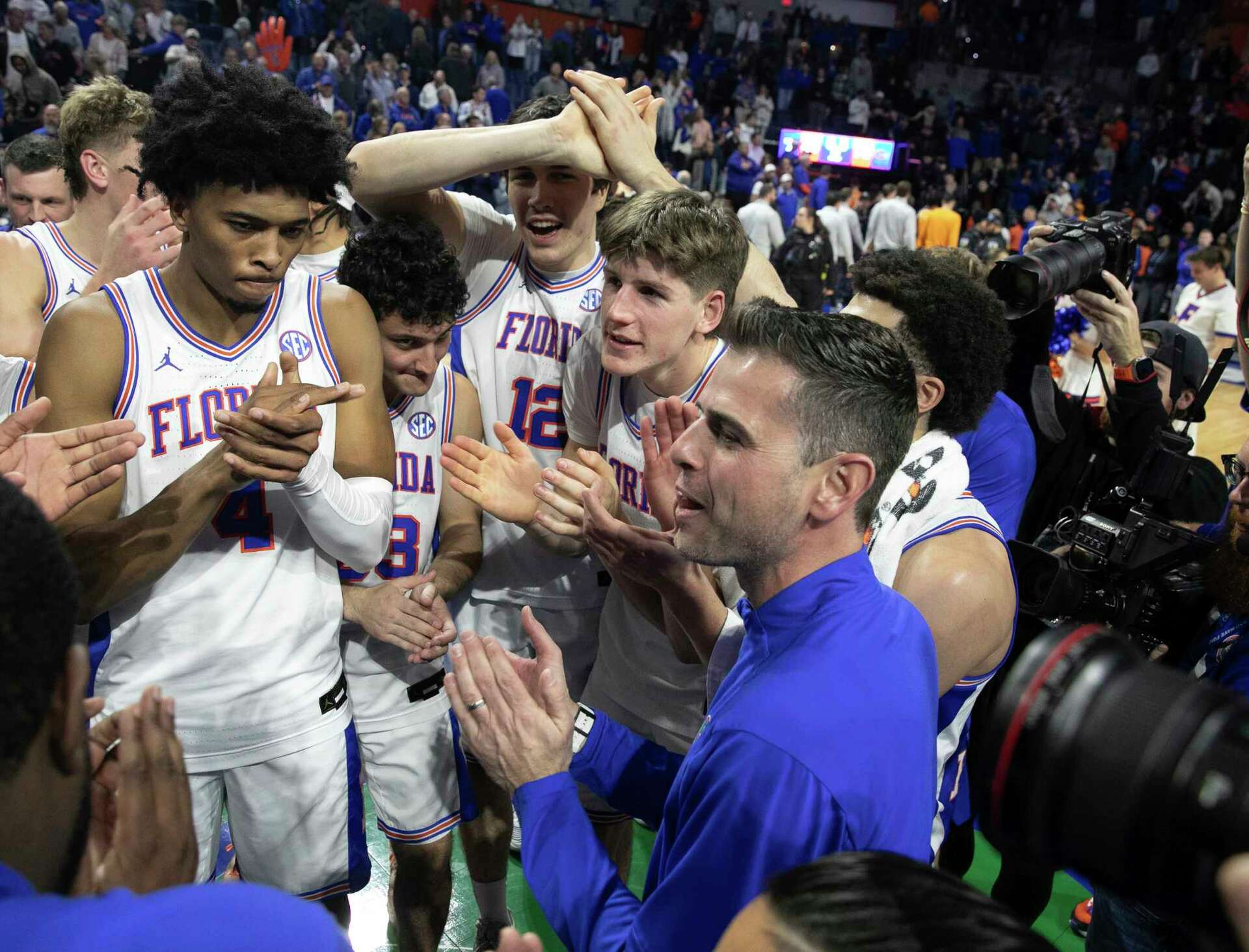 No More Unbeatens: No. 8 Florida Topples Top-ranked Tennessee 73-43 