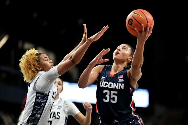 UConn women's basketball overcomes tight first half to rout Georgetown