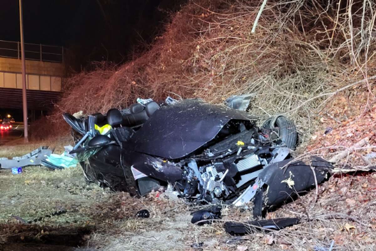 At least 5 people killed in Connecticut weekend crashes, officials say