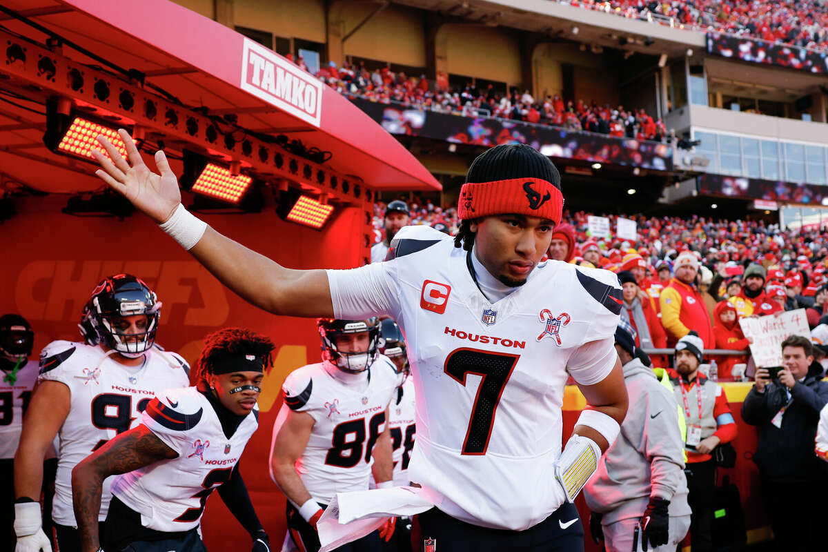 C.J. Stroud #7 of the Houston Texans waves to fans prior to a game against the Kansas City Chiefs at GEHA Field at Arrowhead Stadium on December 21, 2024 in Kansas City, Missouri. 