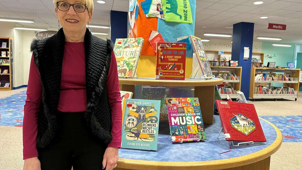 West Hartford children's librarian marks 40 years of working at her 'happy place'