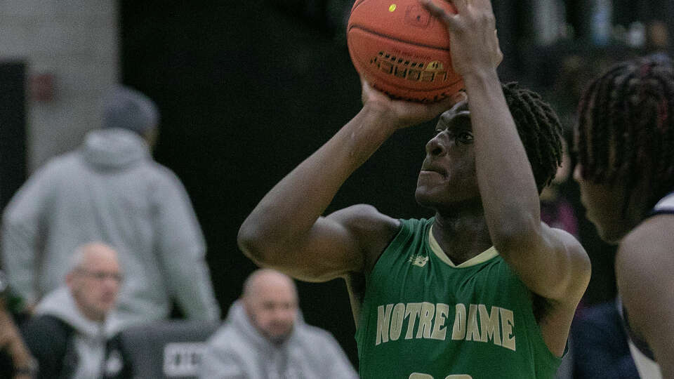 Dan Hurley watches, then offers Notre Dame-West Haven star a scholarship