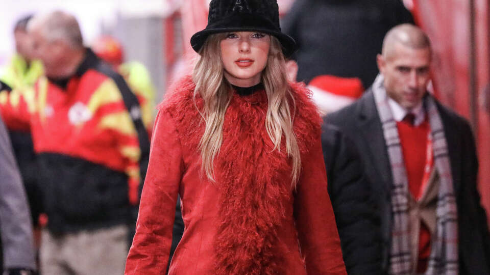 Taylor Swift arrives at the stadium before an NFL game between the Houston Texans and Kansas City Chiefs on December 21, 2024 at Arrowhead Stadium in Kansas City, Missouri.