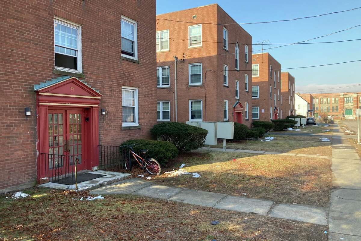 East Hartford officials look to strengthen anti-blight ordinances