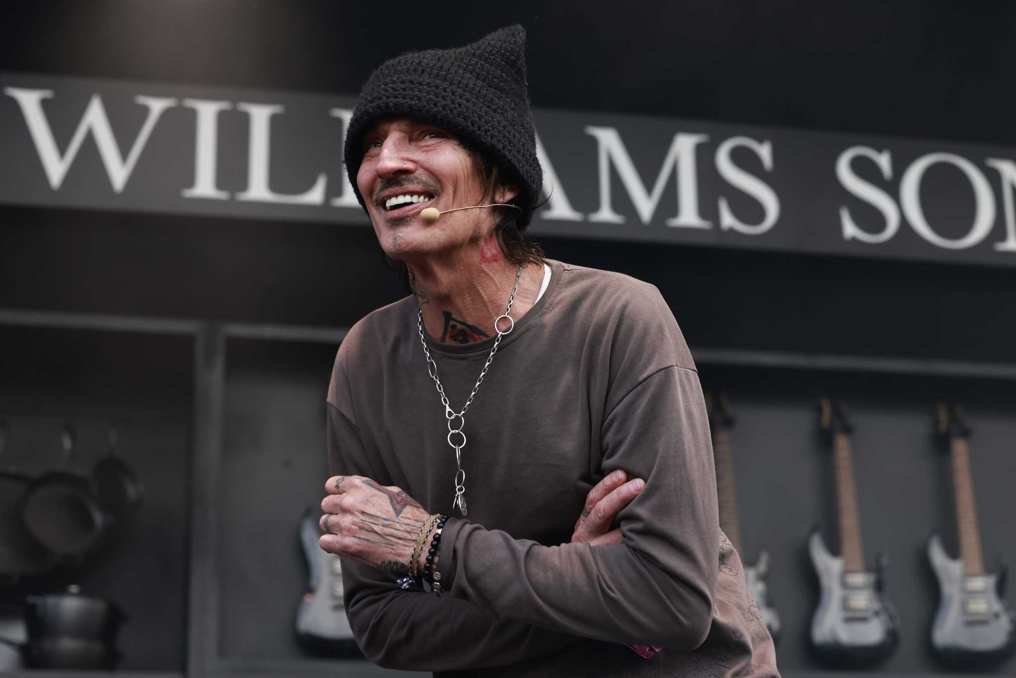 Tommy Lee slams musicians promoting projects while L.A. wildfires rage
