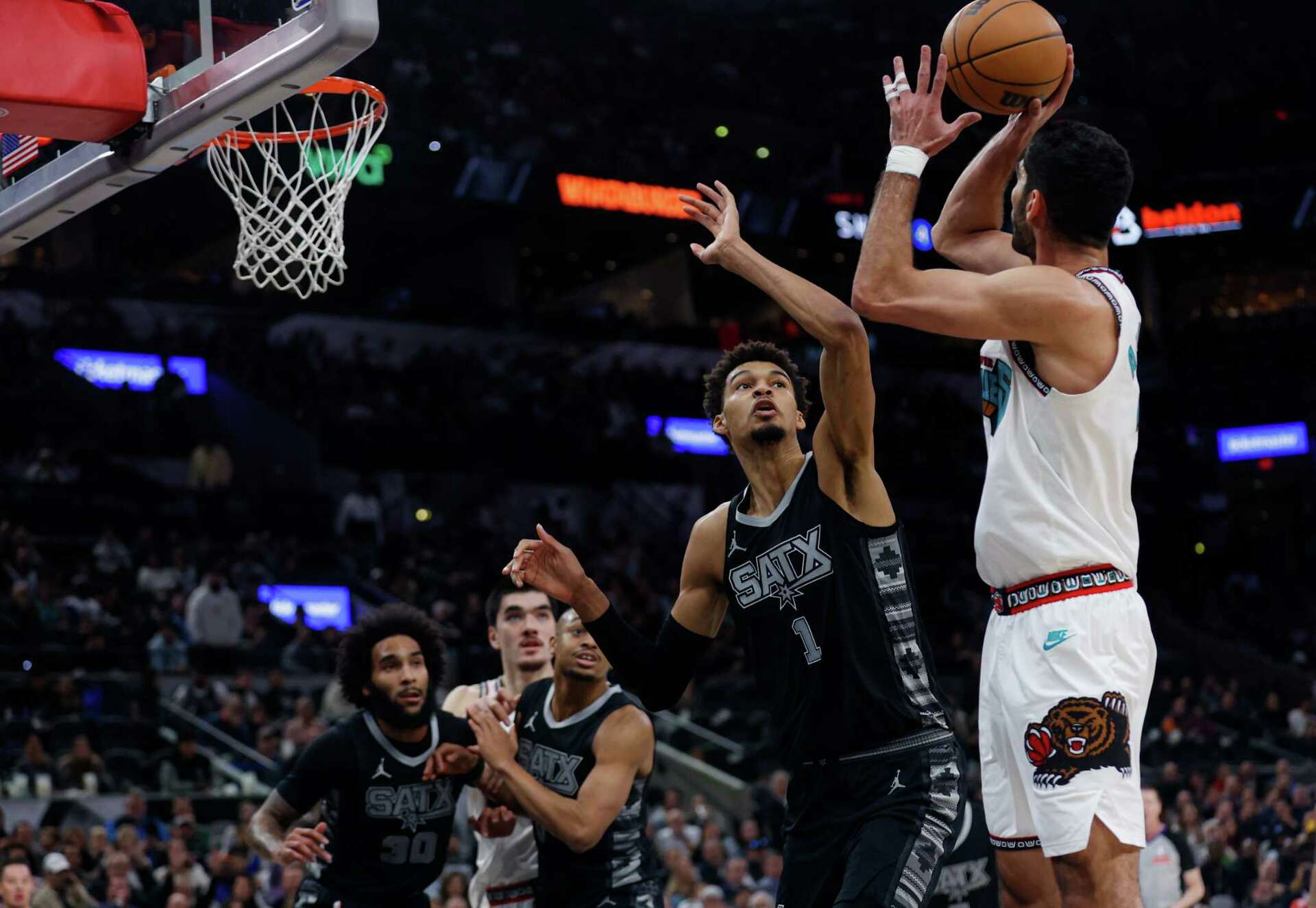 3 takeaways as Spurs falter late against Memphis Grizzlies