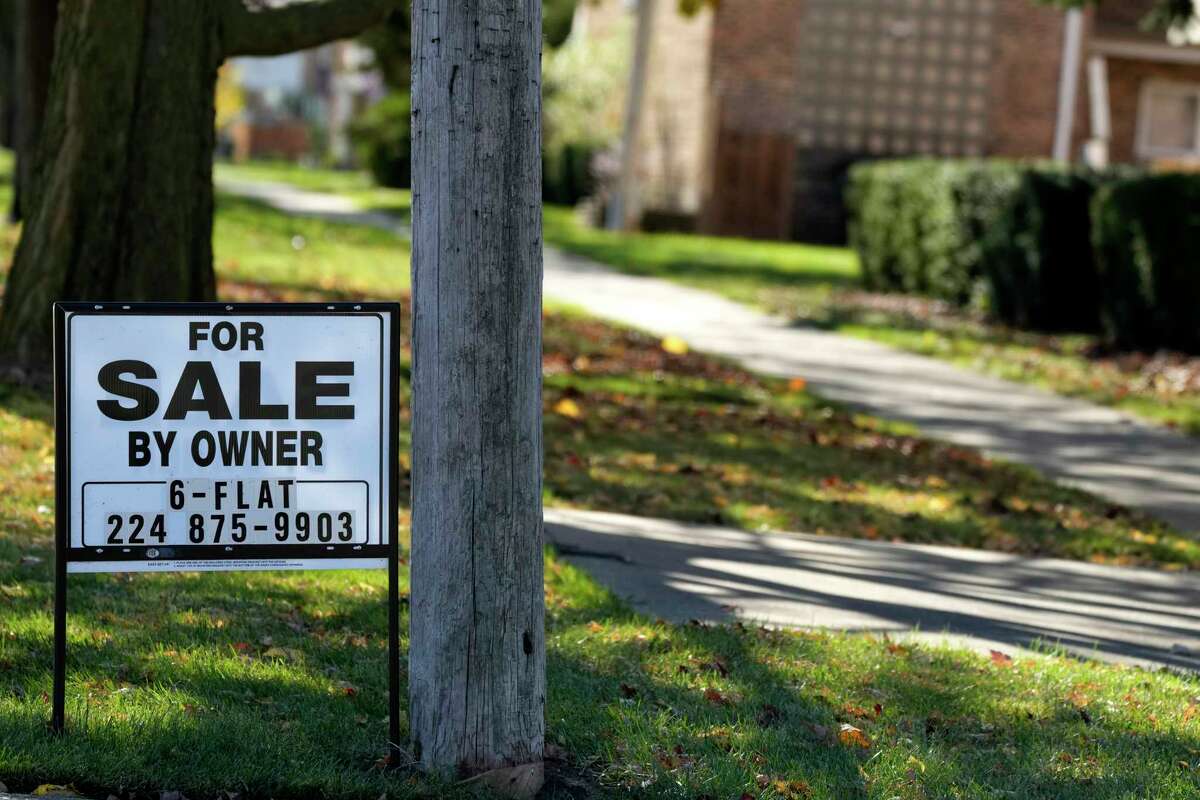 Average rate on 30-year mortgage eases for second week in as row, but remains just below 7%