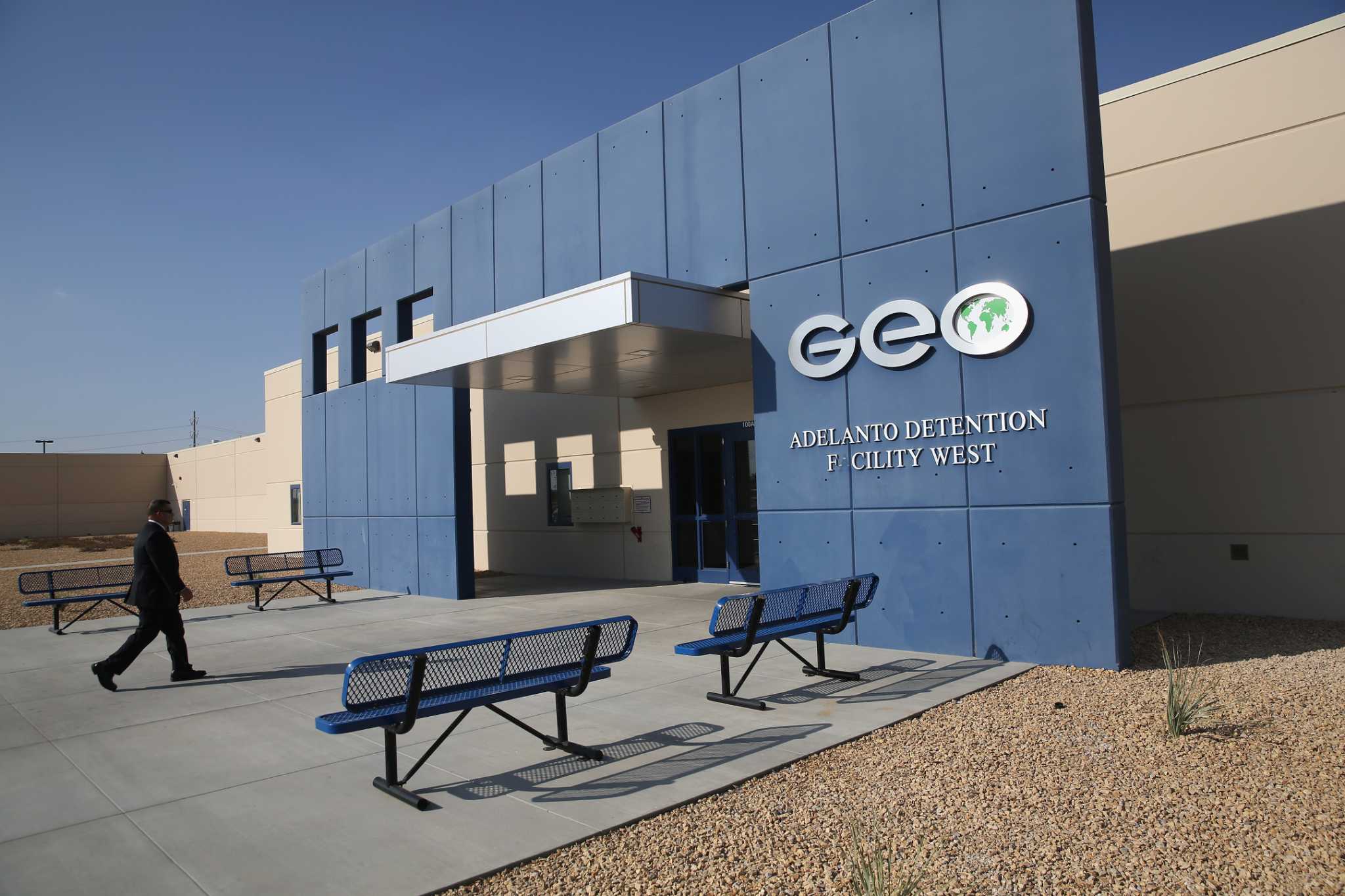 Private detention centers in California must pay migrants minimum wage, 9th Circuit rules