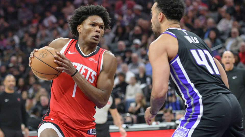 Houston Rockets forward Amen Thompson (1) drives past Sacramento Kings forward Trey Lyles (41) during the first half of an NBA basketball game in Sacramento, Calif., Thursday, Jan. 16, 2025. (AP Photo/Randall Benton)