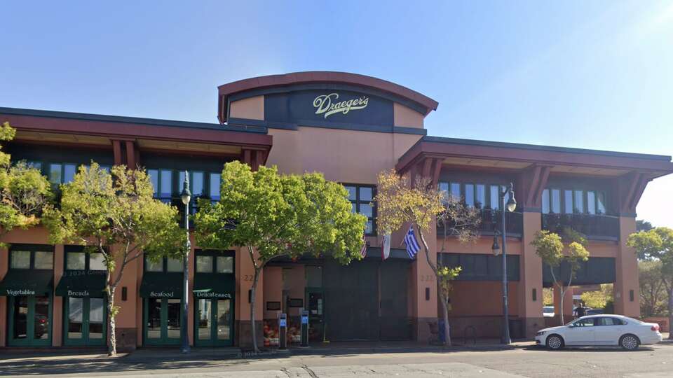 Draeger’s Market, a fixture in downtown San Mateo  for nearly 30 years, is closing.