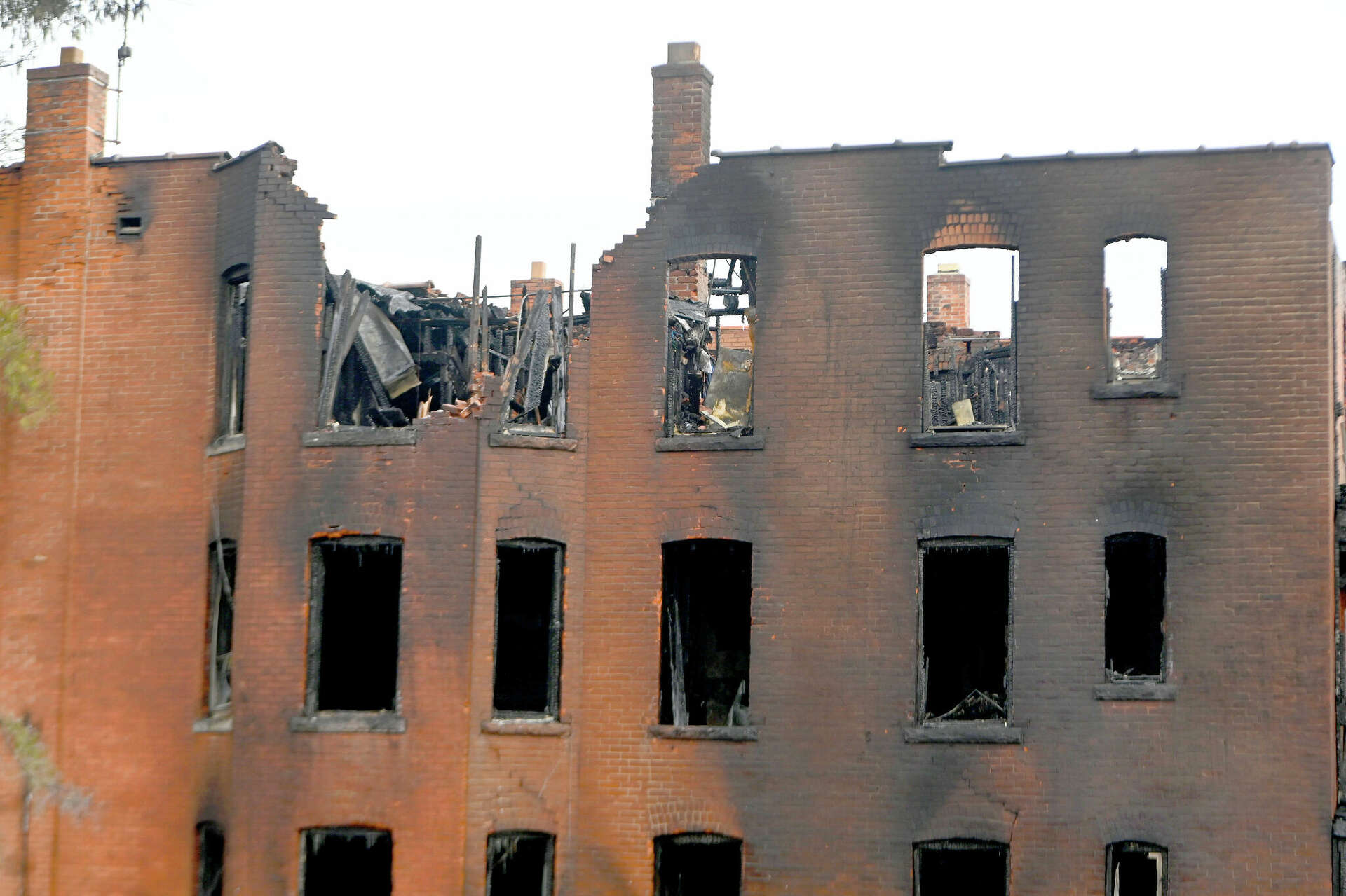 Vacant Hartford building collapses after in overnight blaze