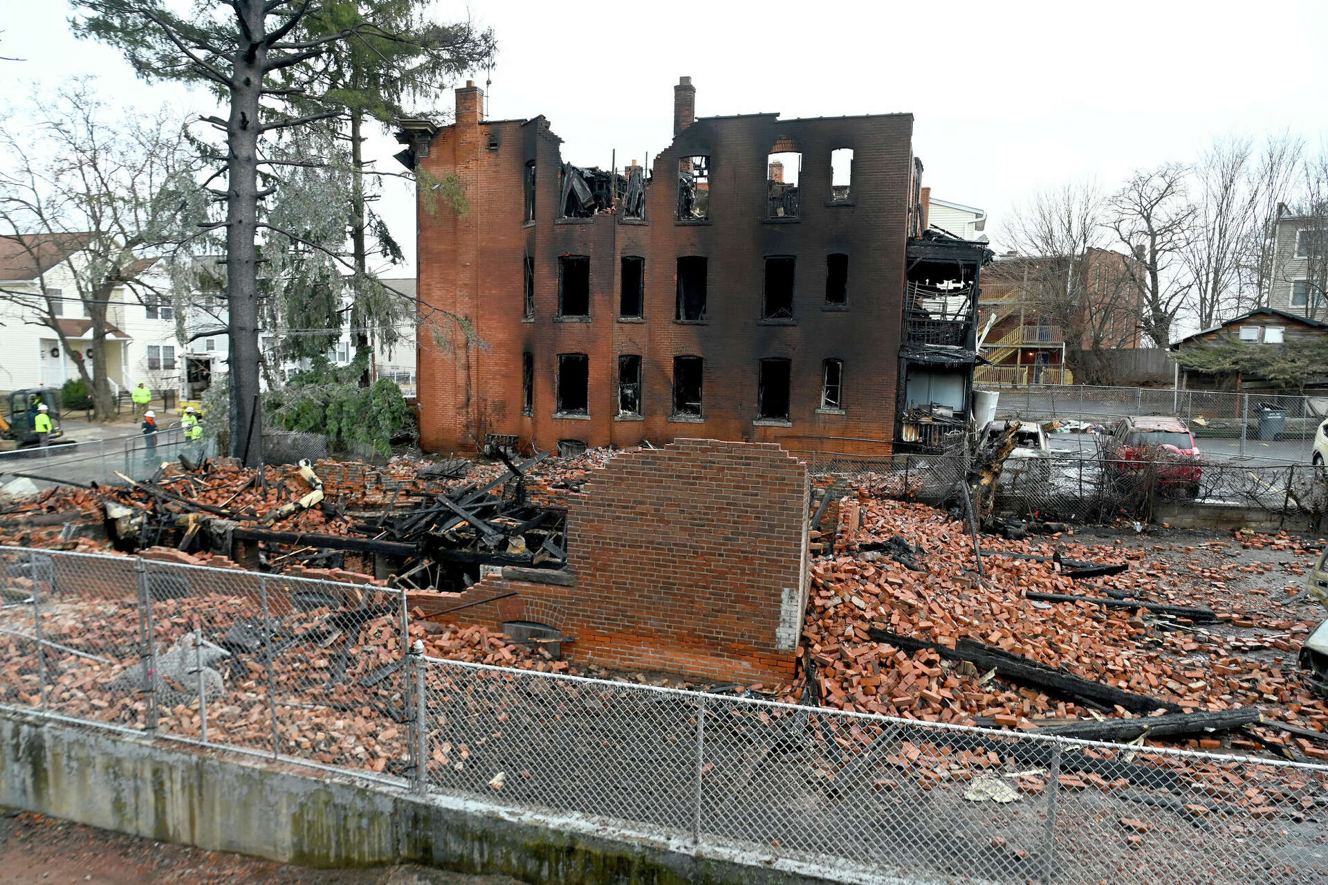 Vacant Hartford building collapses after in overnight blaze