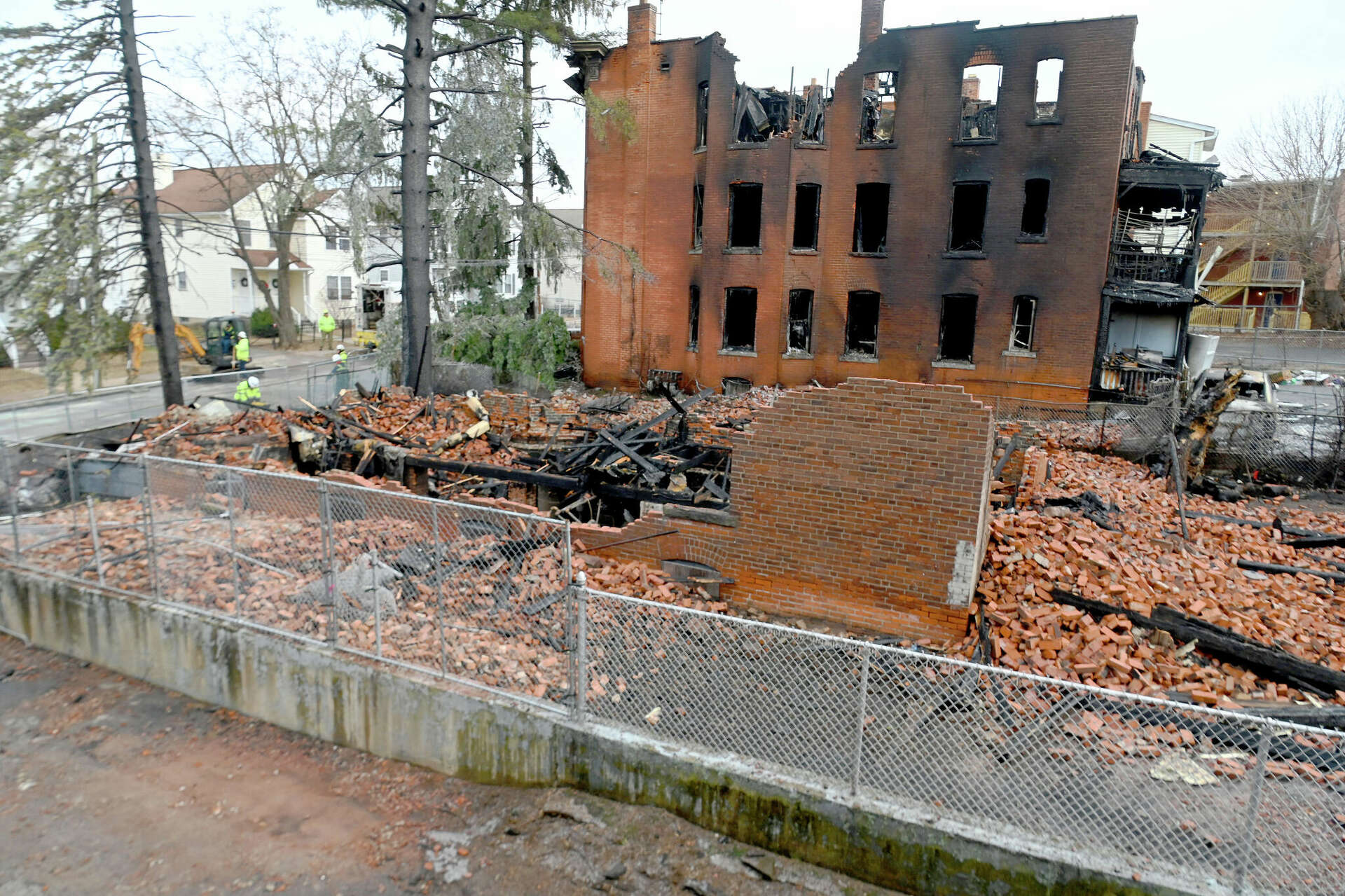 Vacant Hartford building collapses after in overnight blaze