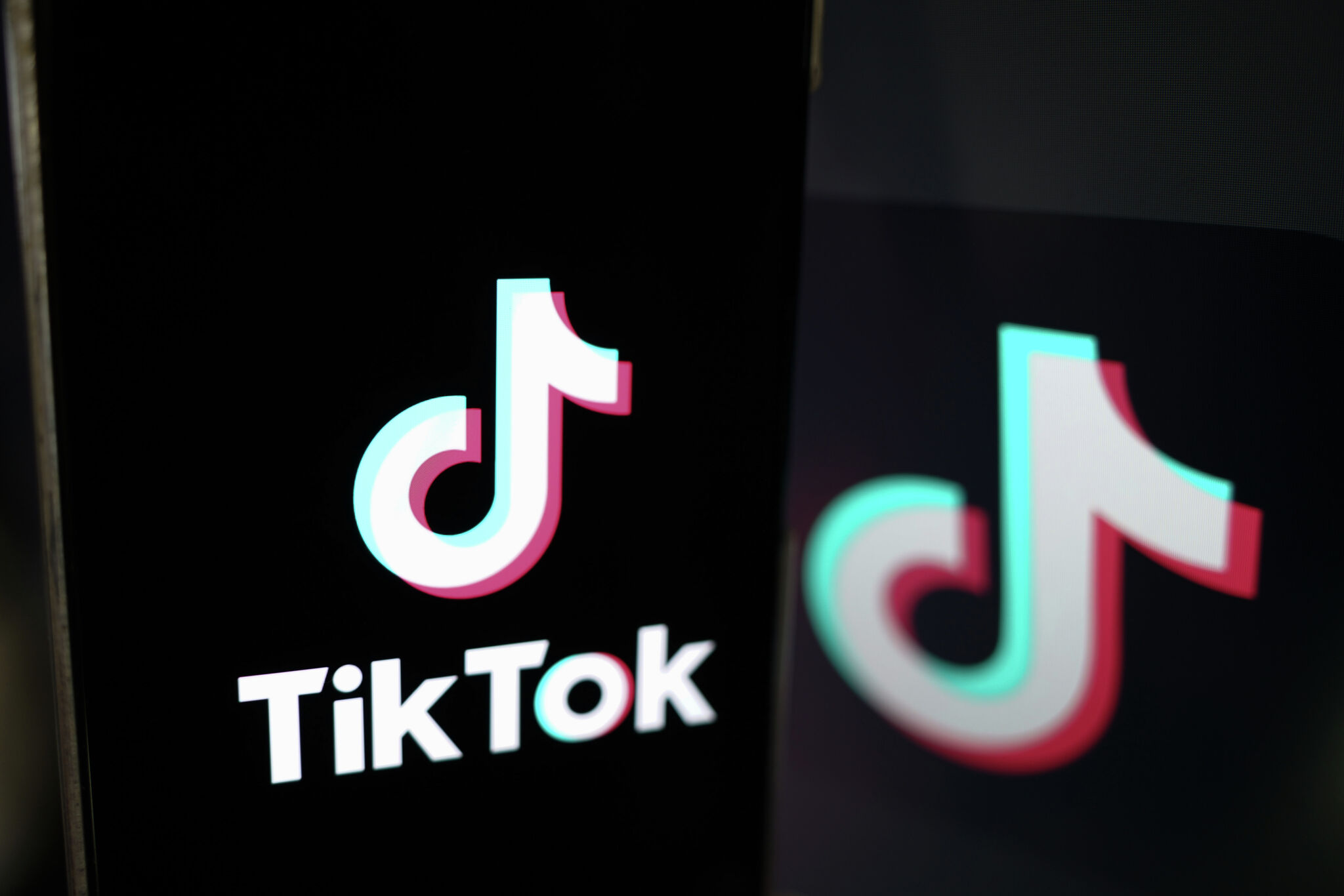 TikTok returns to U.S. app stores amid uncertainty about ban