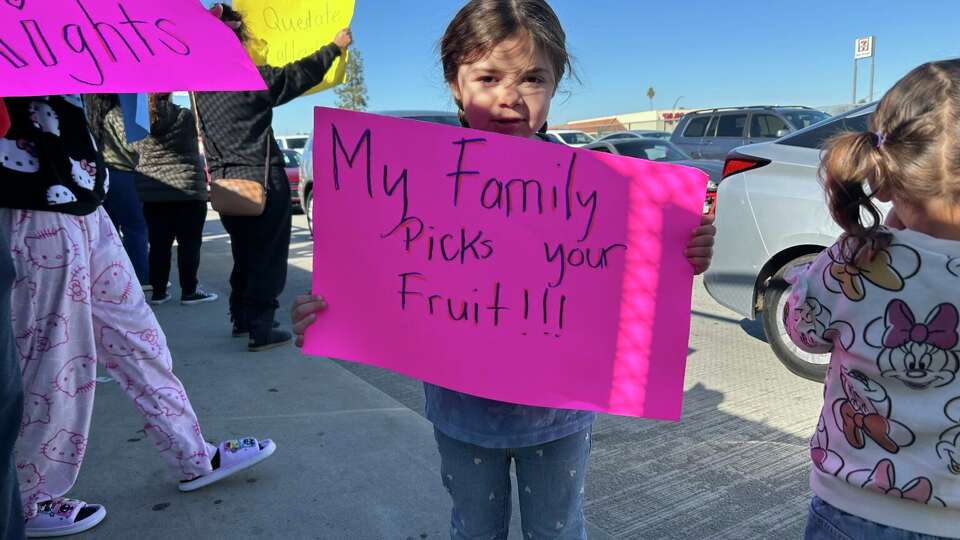 *** ONE TIME USE ONLY WITH ICERAIDS-EDSOURCE *** Denny Sicairos, 5, at a Bakersfield protest against an extensive Border Patrol operation held last week.