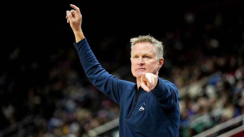 DETROIT, MICHIGAN - JANUARY 09: Head coach Steve Kerr of the Golden State Warriors gestures against the Detroit Pistons during the fourth quarter at Little Caesars Arena on January 09, 2025 in Detroit, Michigan. NOTE TO USER: User expressly acknowledges and agrees that, by downloading and or using this photograph, User is consenting to the terms and conditions of the Getty Images License Agreement.