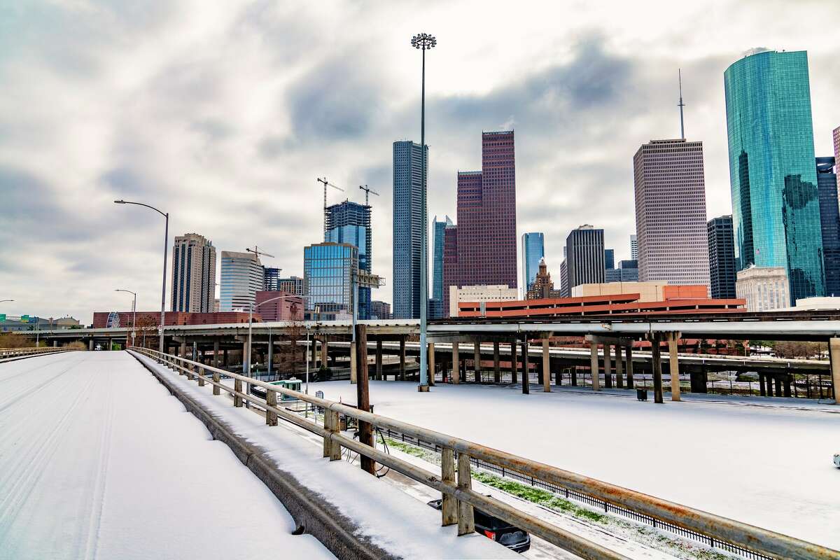 Houston last saw a significant snowfall in February 2021. The city could experience its biggest snow event in 20 years starting Monday evening.