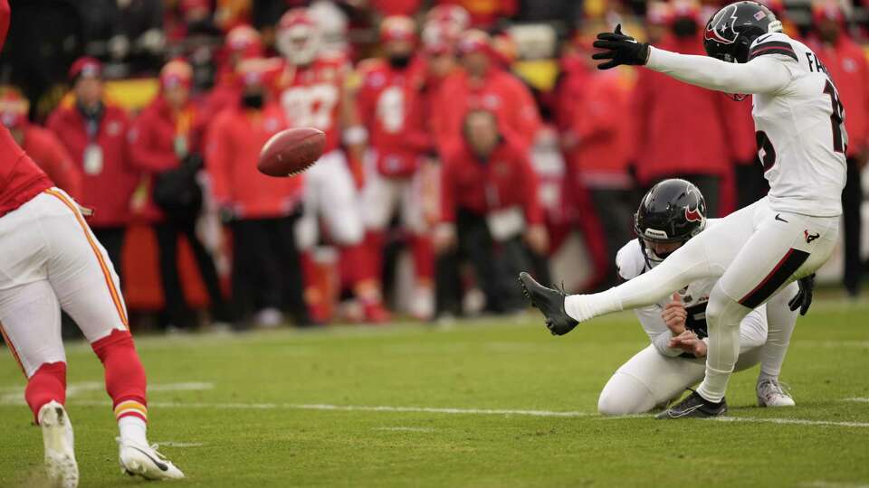 Houston Texans place kicker Ka'imi Fairbairn (15) kicks a field goal during the first half of an AFC divisional playoff football game against the Kansas City Chiefs, Saturday, Jan. 18, 2025, in Kansas City, Mo.