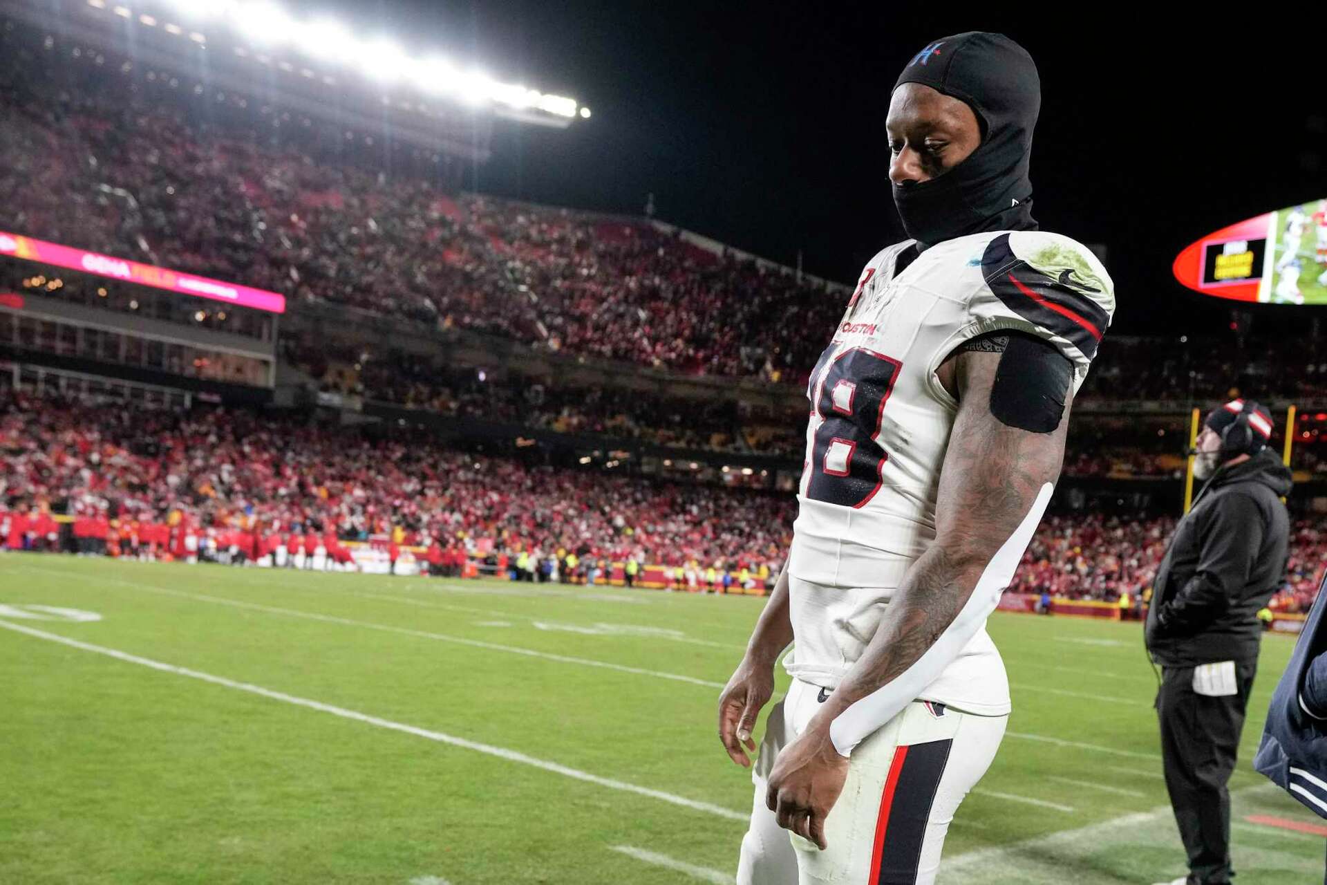 NFL reissues fine for Texans' Joe Mixon over comment on officials