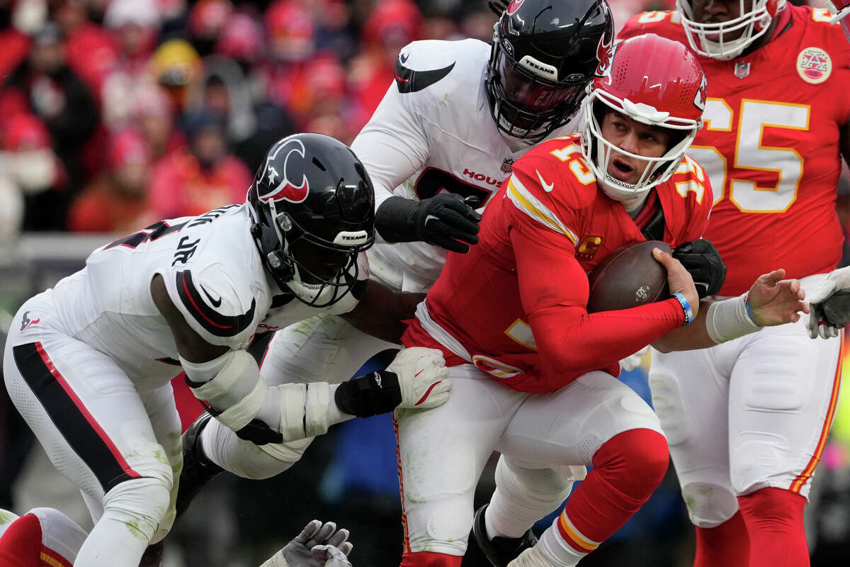 Kansas City Chiefs quarterback Patrick Mahomes, right, tries to avoid Houston Texans defensive end Will Anderson Jr., left, and defensive end Denico Autry during the first half of an NFL football AFC divisional playoff game Saturday, Jan. 18, 2025, in Kansas City, Mo.