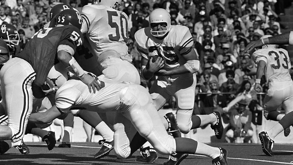 Texas' Bobby Wuensch (50) blocks against Oklahoma in 1970. Wuensch died at age 77 on Sunday Jan. 19, 2025.