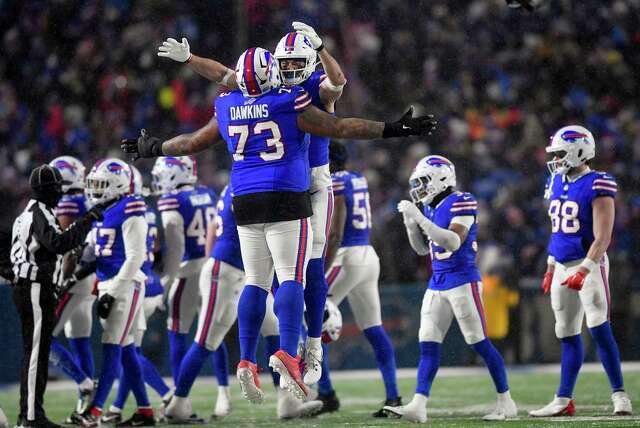 Josh Allen Scores 2 Tds Bills Force 3 Turnovers To Beat Ravens 27 25 And Reach Afc Title Game 2630