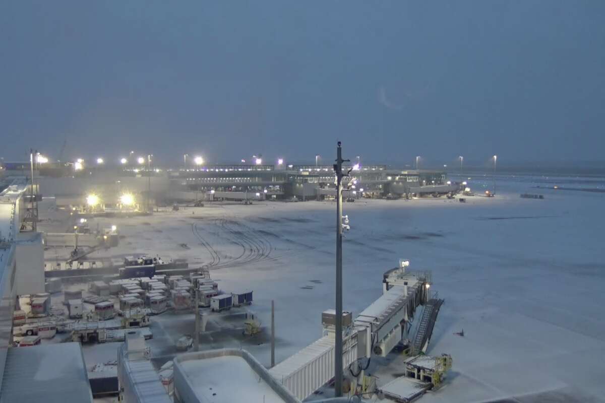 Houston's IAH was blanketed in snow on Tuesday morning as a historic winter storm swept through Southeast Texas. 