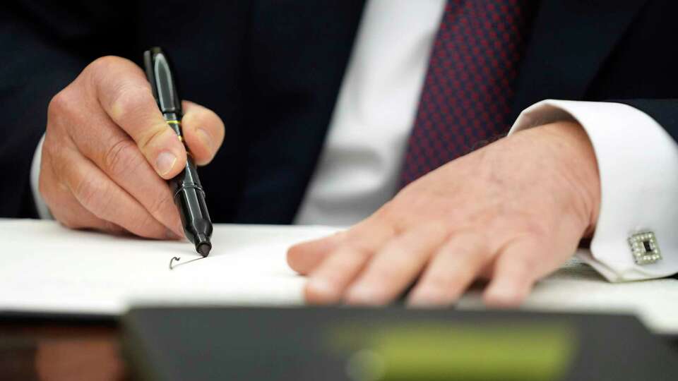 President Donald Trump signs executive orders in the Oval Office of the White House, Monday, Jan. 20, 2025, in Washington. (AP Photo/Evan Vucci)