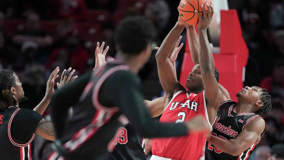 Houston guard Mercy Miller (25) pressures Utah forward Ezra Ausar (2) into a turnover during the first half of an NCAA men’s college basketball game, Wednesday, Jan. 22, 2025, in Houston.