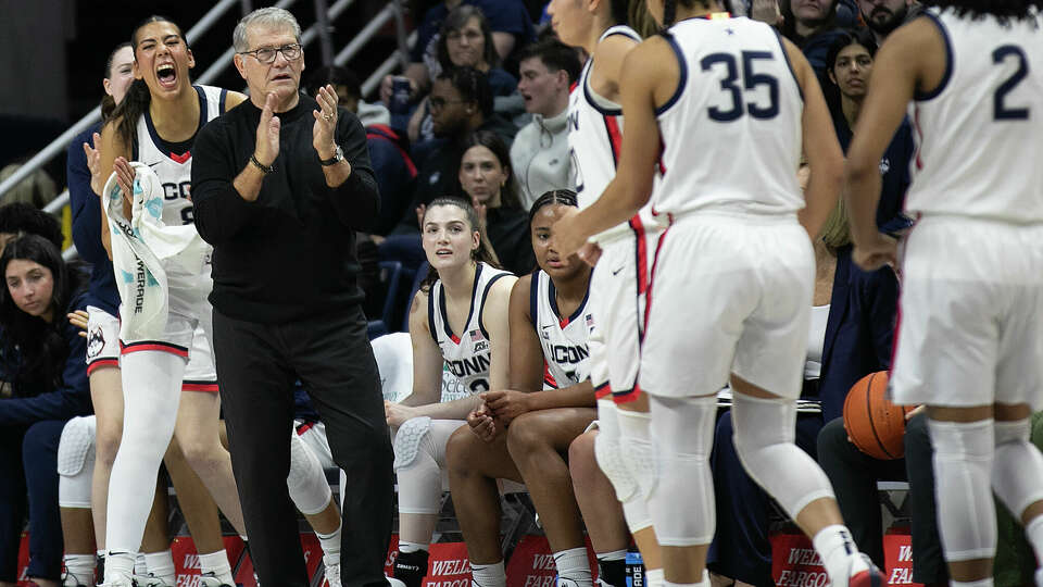 How Geno Auriemma is navigating UConn women's basketball team's depth