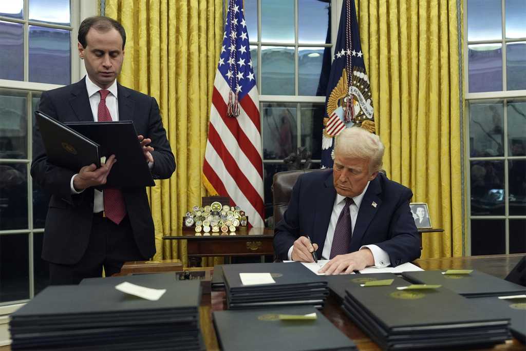 Judge blocks Trump’s order to end birthright citizenship
