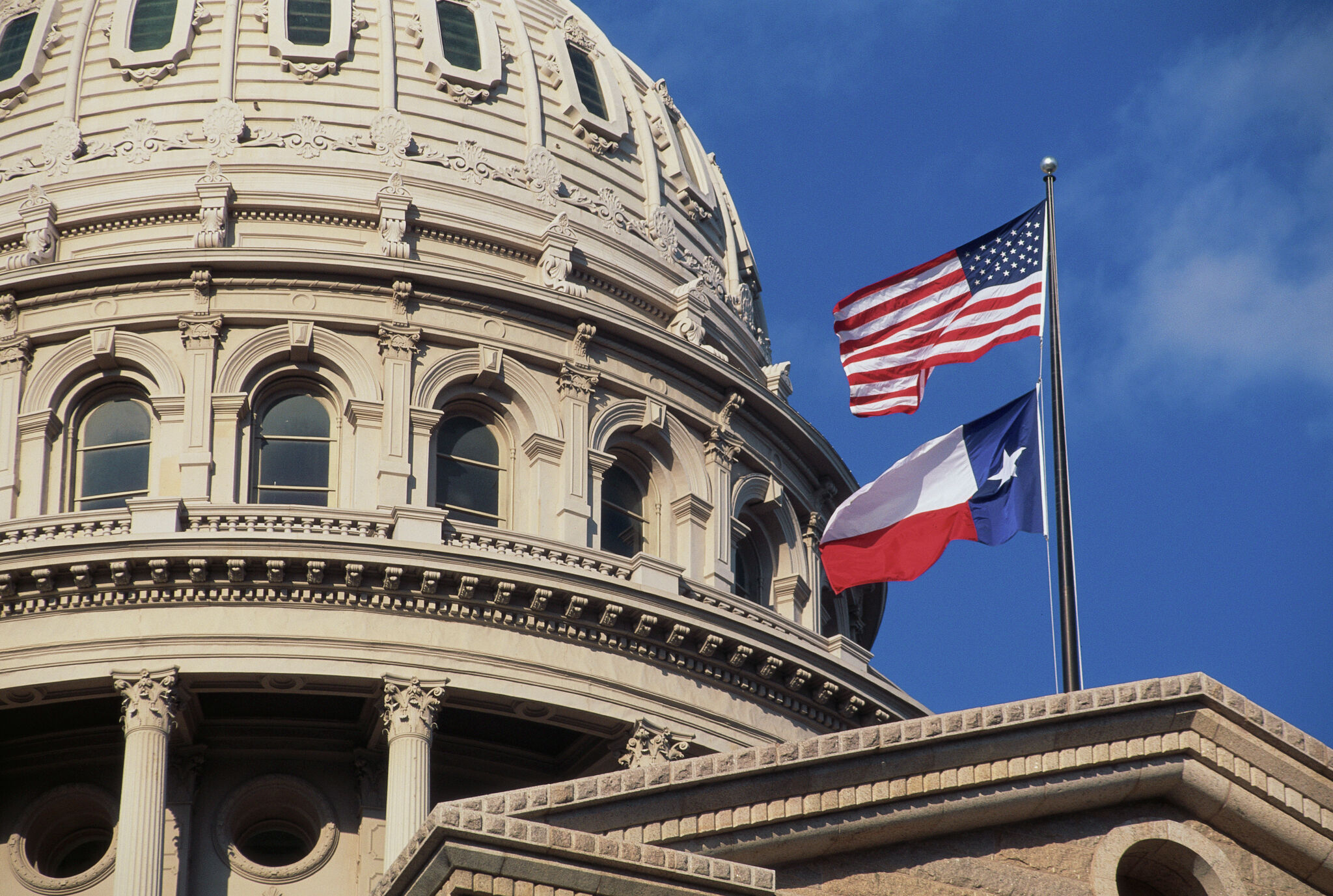 Gov. Abbott announces free college application week in Texas