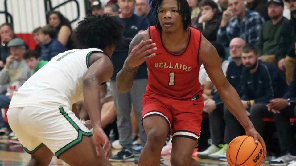 Bellaire's (Texas) Shelton Henderson calls for a screen on Jan. 4, 2025, at the Highland Shootout. Shelton is a Duke commit who is ranked 12th in the nation.