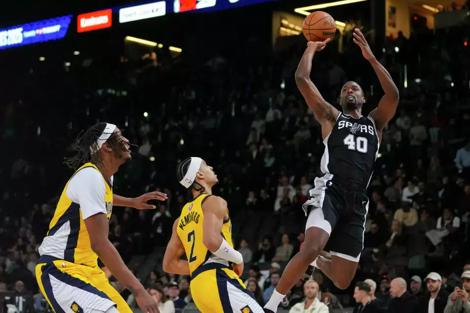 San Antonio Spurs forward Harrison Barnes (40) shoots over Indiana Pacers center Myles Turner, left, and guard Andrew Nembhard (2) during the second half of a Paris Games 2025 NBA basketball game in Paris, Saturday, Jan. 25, 2025. (AP Photo/Thibault Camus)