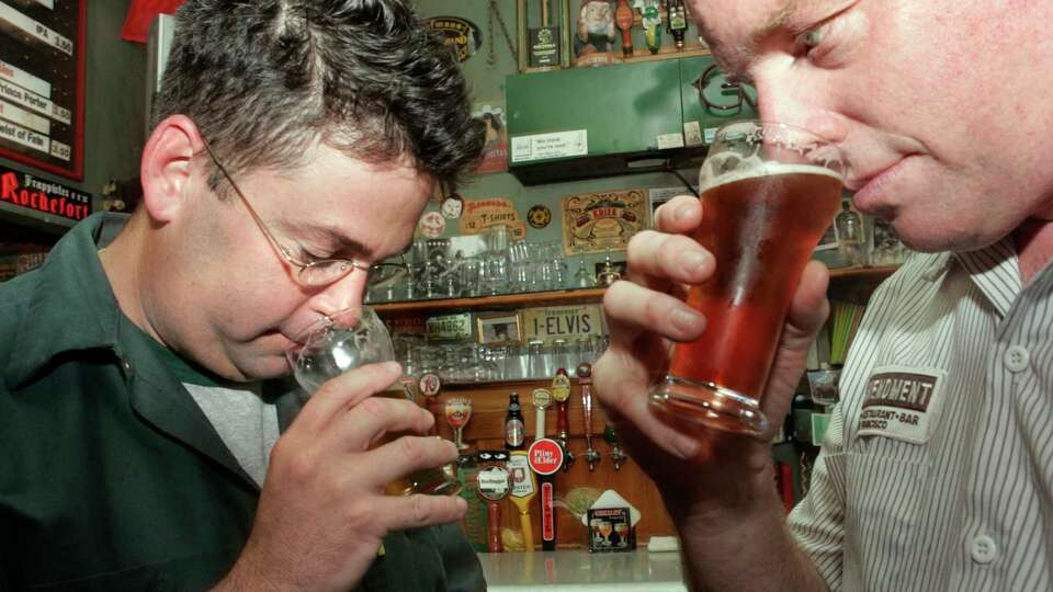 PUBCRAWL27_124_mc.jpg Richard Norgrove and Shaun O'Sullivan have a beer at the Toronado. So illustrate a Wine section cover story on the most exciting/adventurous pubs in the Bay Area to drink beer, please shoot two stops on Linda Murphy's pub crawl as she is escorted by brewmasters Shaun O'Sullivan of 21st Amendment Brewery in SF, Richard Norgrove of Bear Republic Brewing in Healdsburg, and Roger Davis and Megan Meyers of Drake's Brewing in San Leandro. The four will take Linda to their favorite watering holes -- about six in all. Please be at the first two stops, Zeitgeist and Toronado in SF PHOTO: MARK COSTANTINI/S.F. CHRONICLE Ran on: 11-03-2005 At bar, left to right: Brewers Melissa Myers, Rodger Davis, Shaun O'Sullivan and Rich Norgrove sample the wares at San Francisco's Black Horse London Pub, presided over by bartender J.J. Dillon (far left).