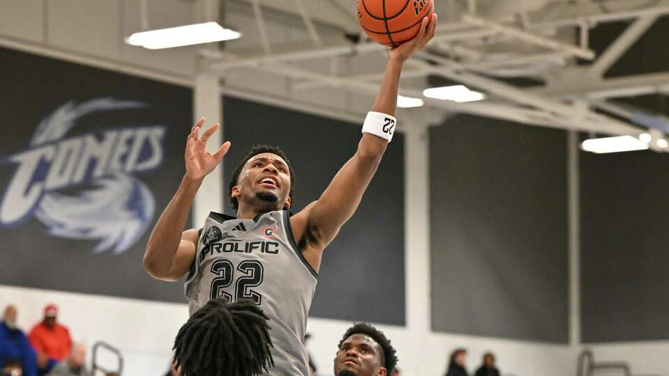 Prolific Prep-Napa's Darryn Patterson had 27 points in a 69-52 win over Dream City Christian-Phoenix, Ariz. at the Crush in the Valley Showcase at Contra Costa College.