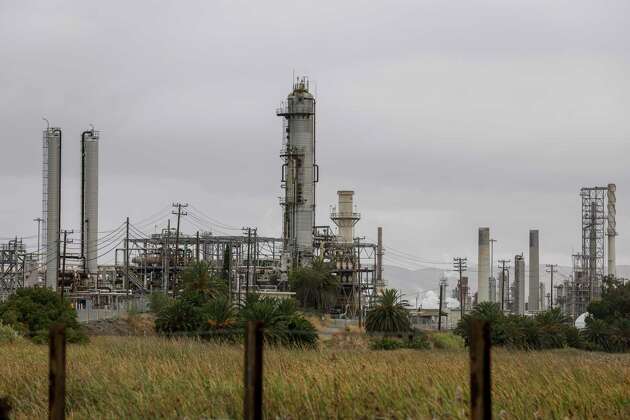 Apparent fire at Martinez refinery prompts public health advisory