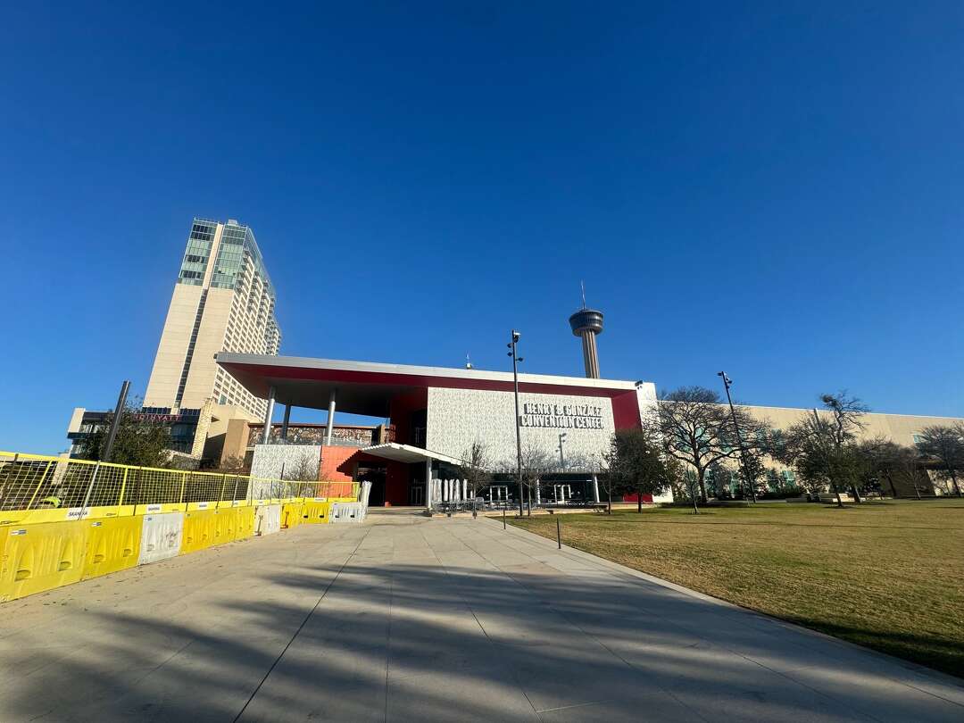 Alleged bomb threat leads to cosplayer ban at San Antonio convention