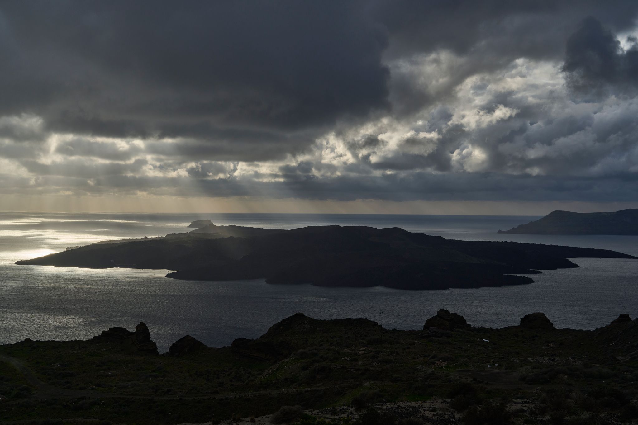 Surge in earthquake activity prompts state of emergency on Greek island of Santorini