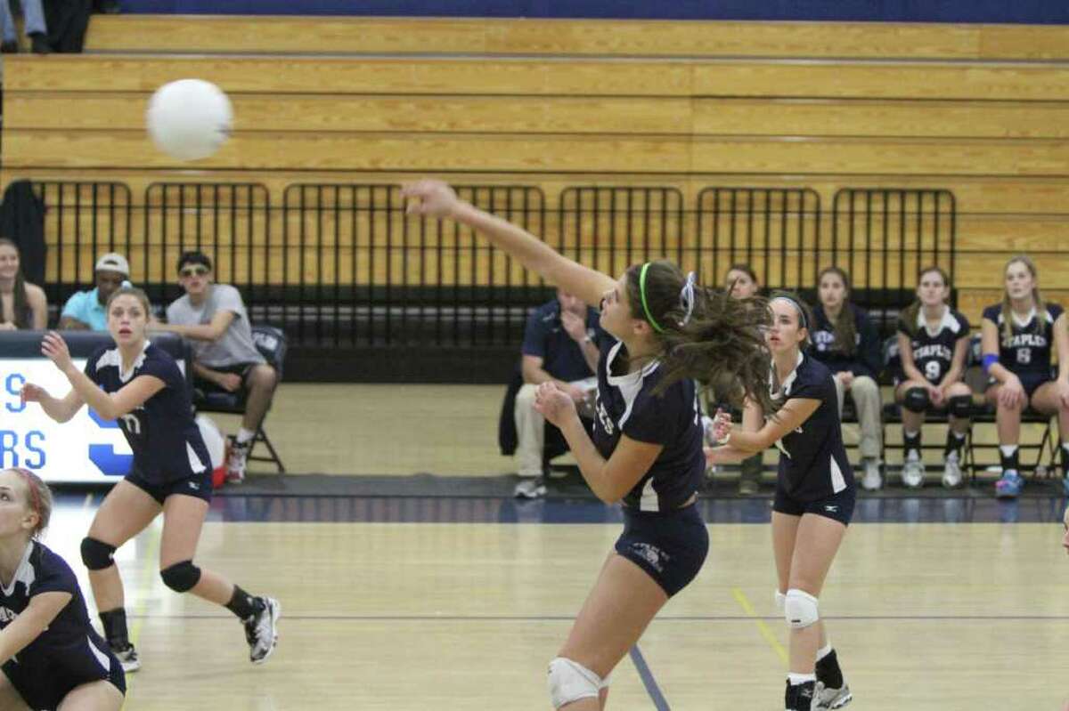 Staples girls volleyball advances in Class LL