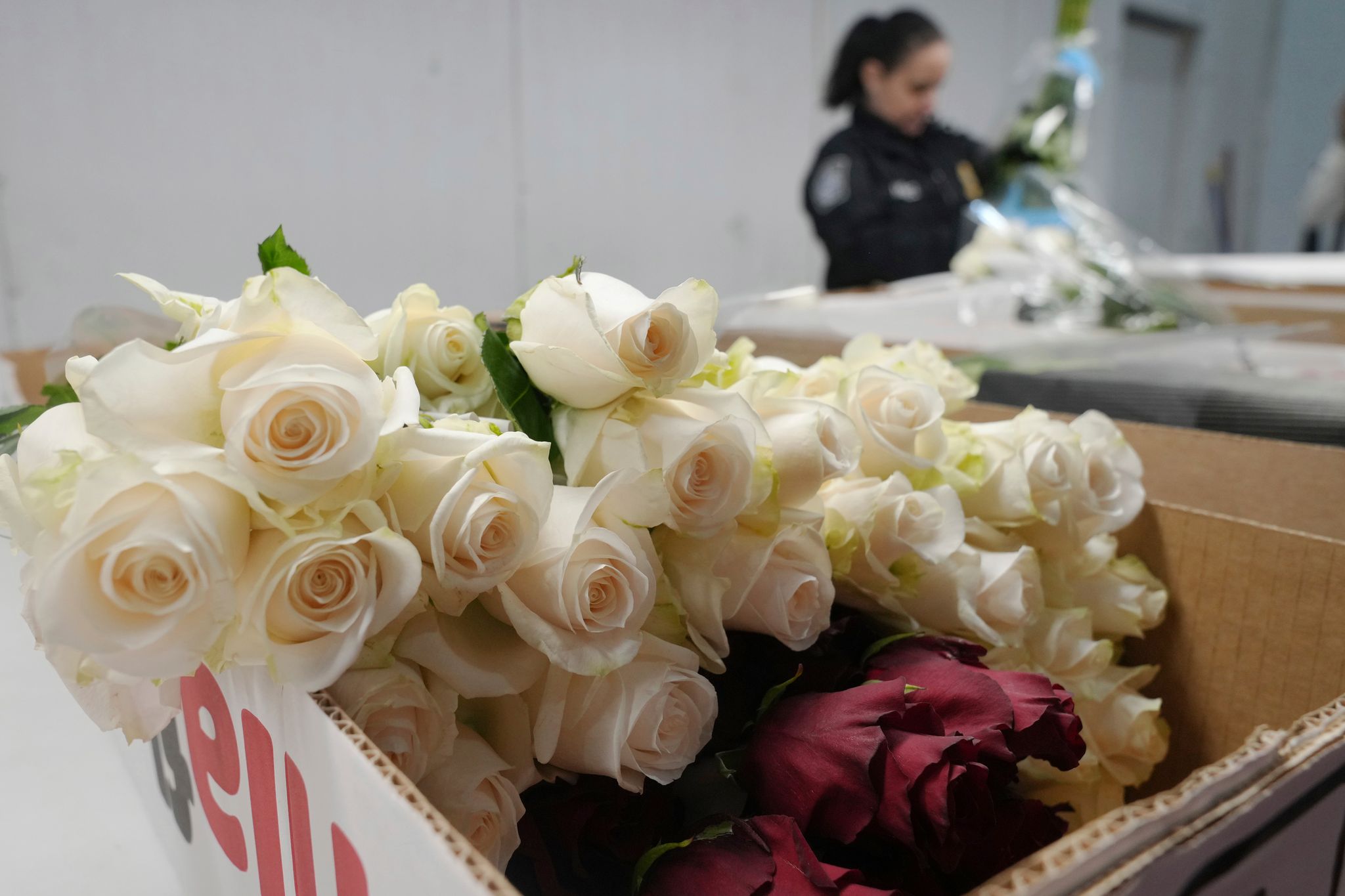 whole foods valentines day roses 2025