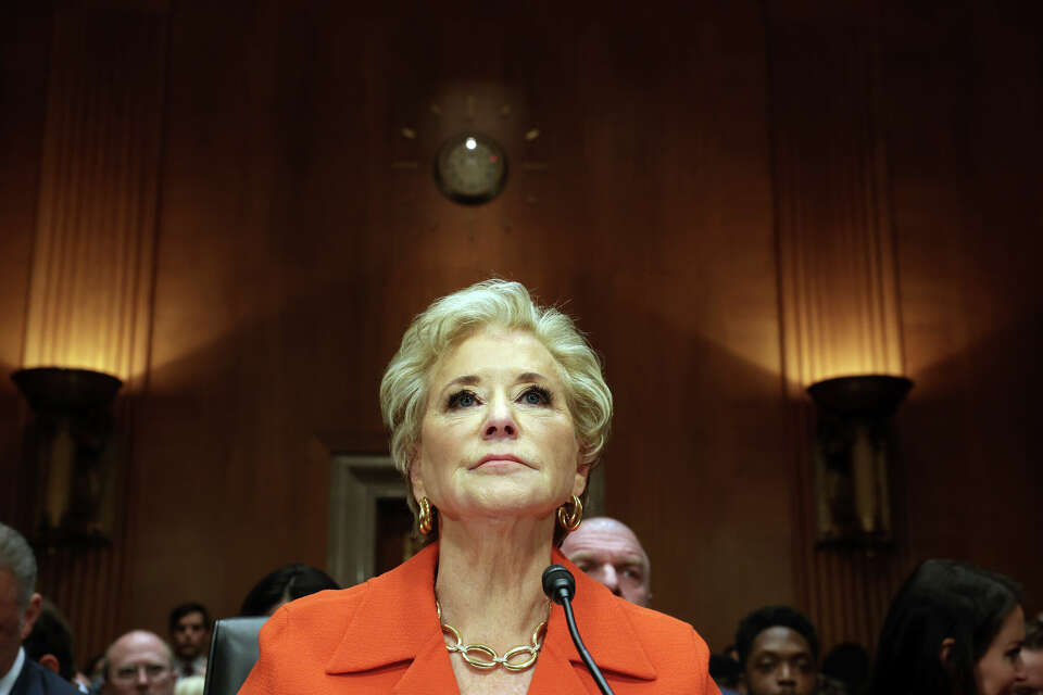 Don'T Miss This: Linda Mcmahon'S Tour On Dismantling The Doe - xc8n9i1