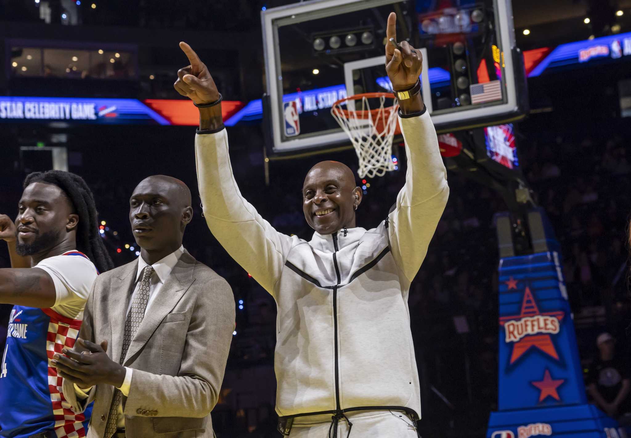 Jerry Rice taunts Barry Bonds ahead of NBA All-Star Celebrity Game. Here’s who had the last laugh