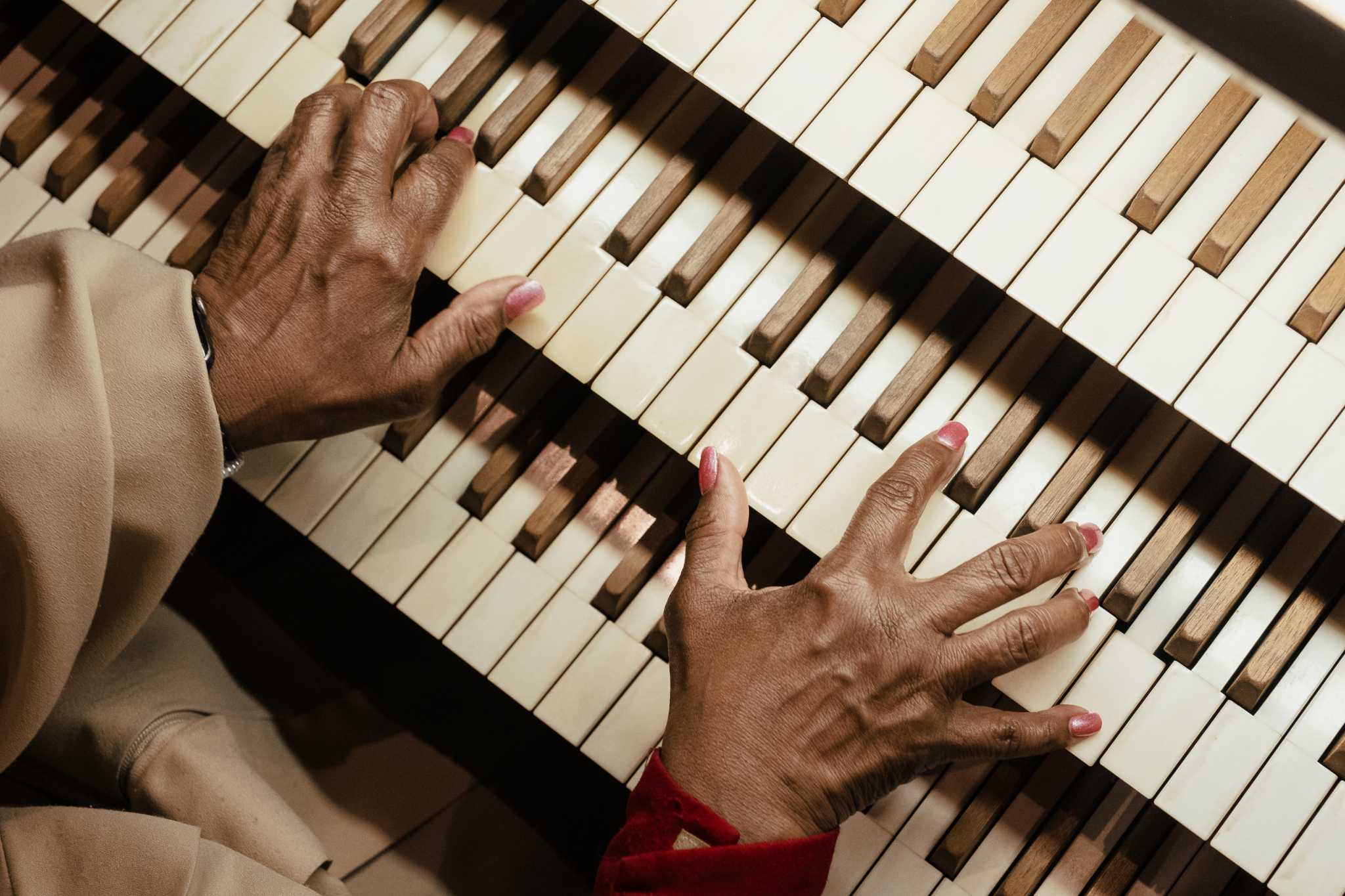 Organist lässt in historischer SA-Kirche jede Stimme erklingen