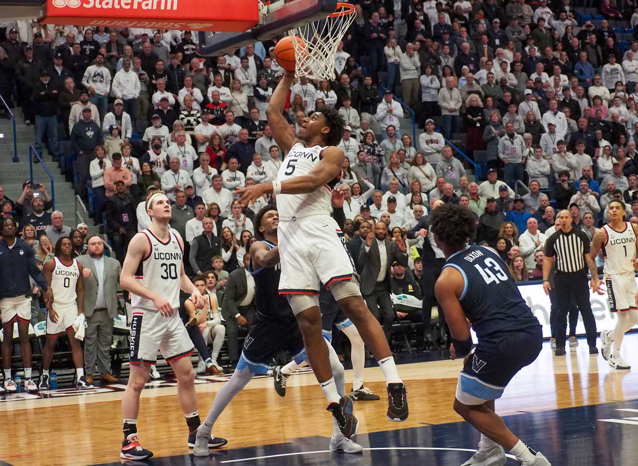 UConn men's basketball center Tarris Reed Jr. sparks comeback win