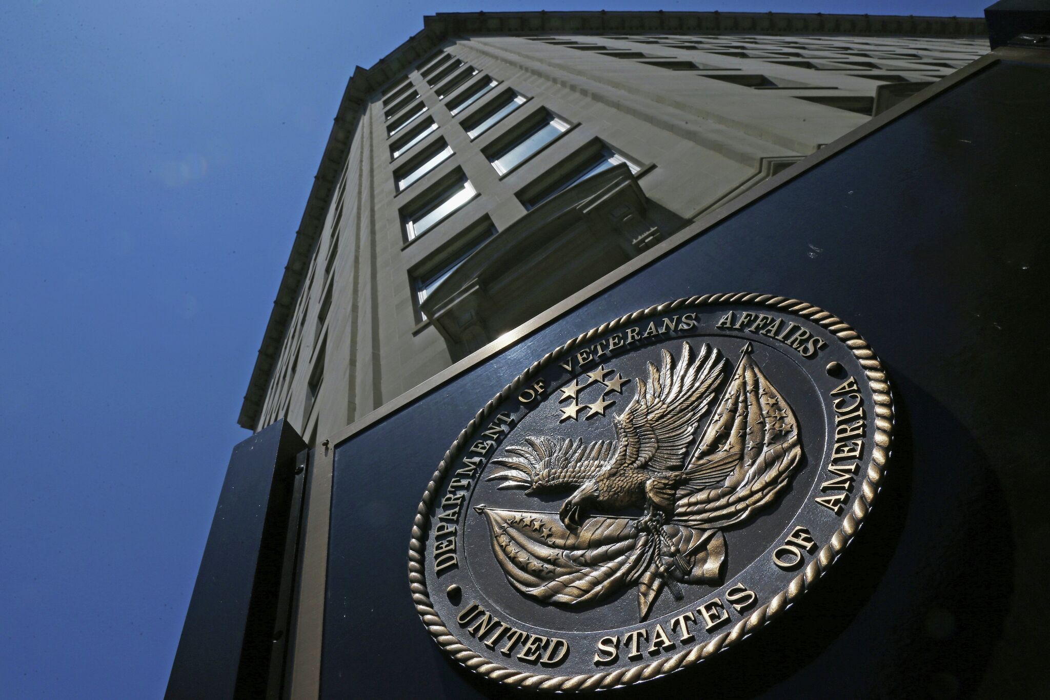 Scammers target veterans, their benefits, FTC warns. Here's what to know.