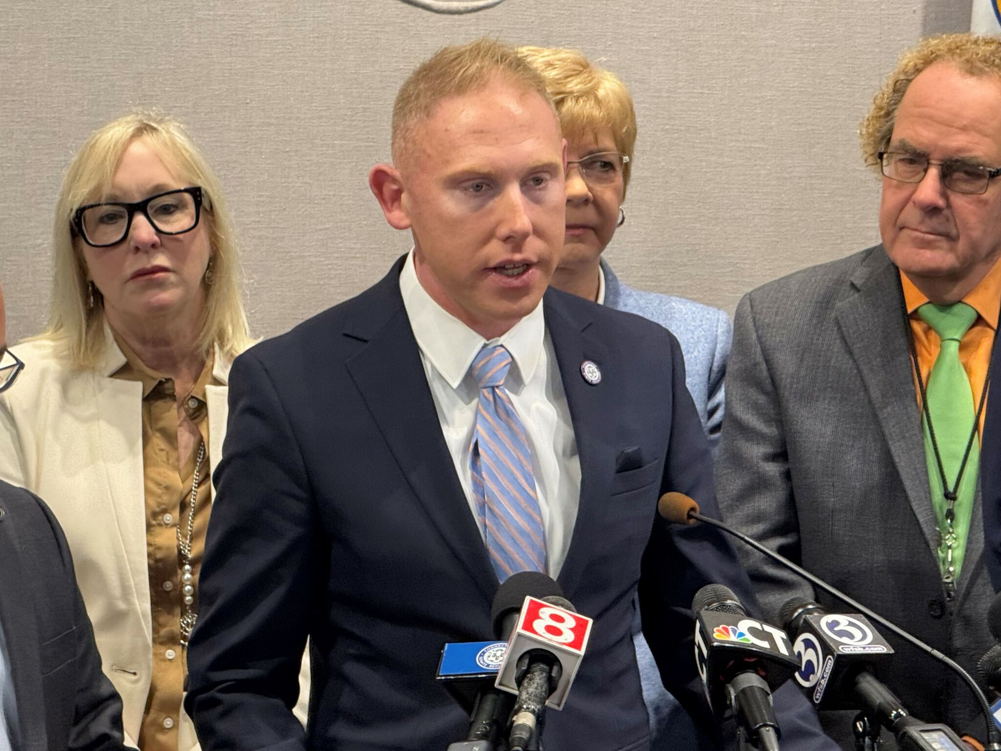 Bomb threat made to Brookfield home of CT state senator, he says