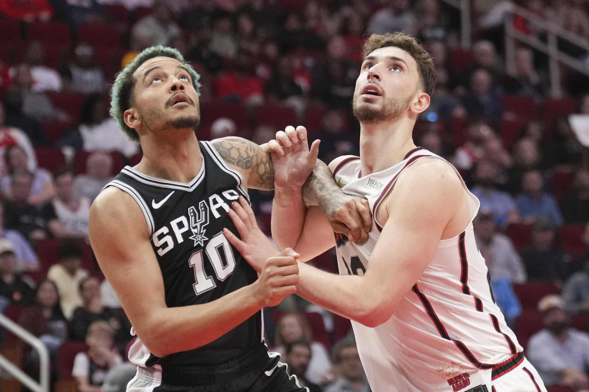 Injury knocks the Spurs' Jeremy Sochan out of EuroBasket 2025