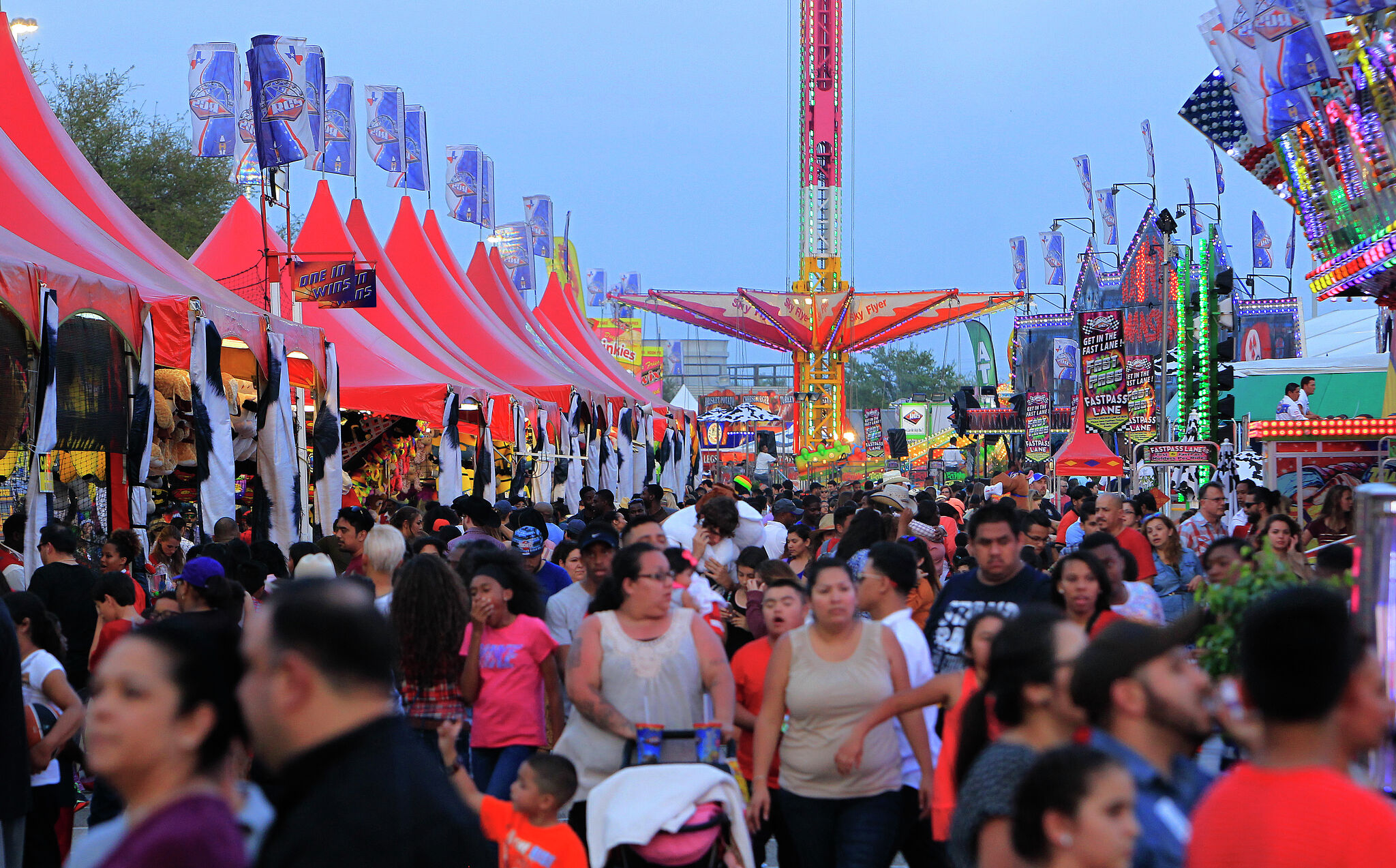 Tickets, new rides and food at the RodeoHouston carnival